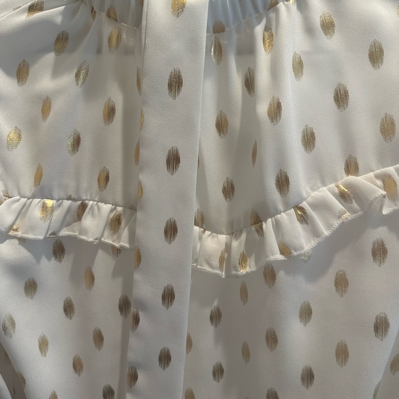 Stunning white top with tie at back and wrist - Picture 12 of 12